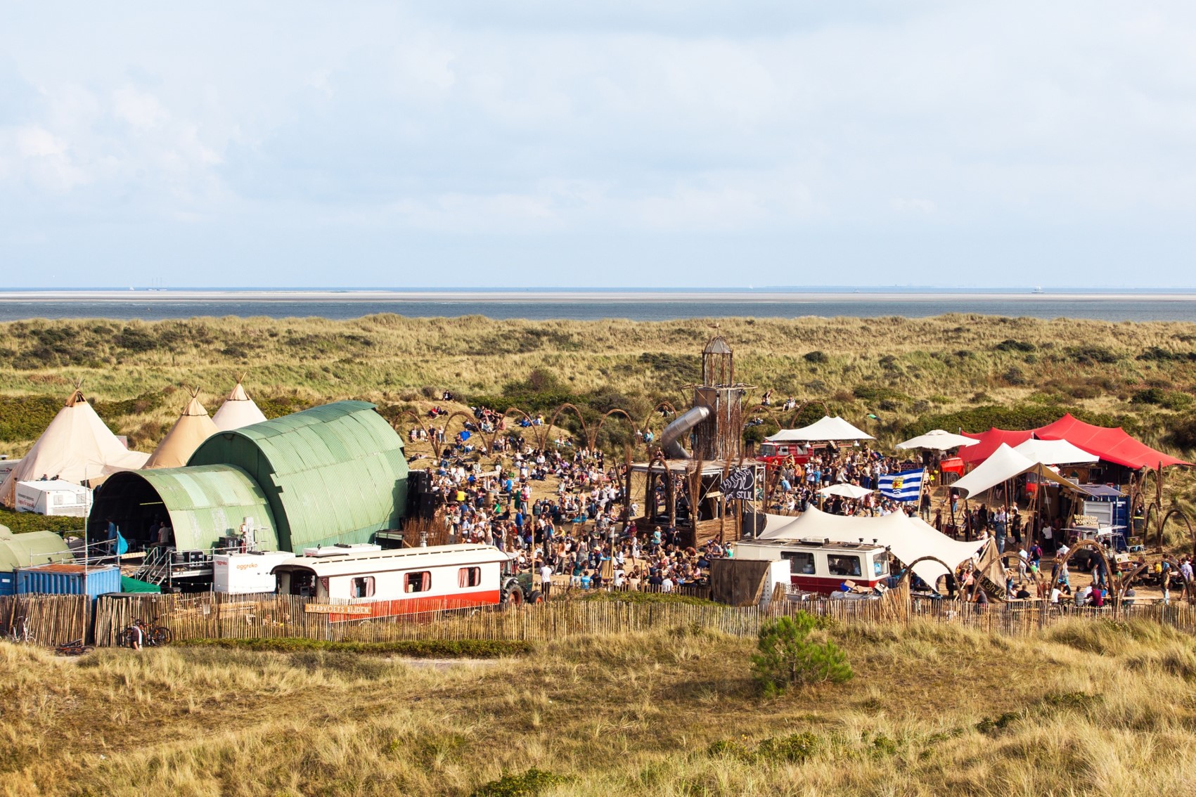 Het festivalterrein als mini-maatschappij