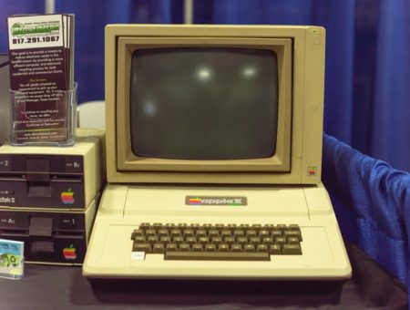 apple II computer-dreamstime_m_146329434 - vk apple II computer-dreamstime_m_146329434 - vk